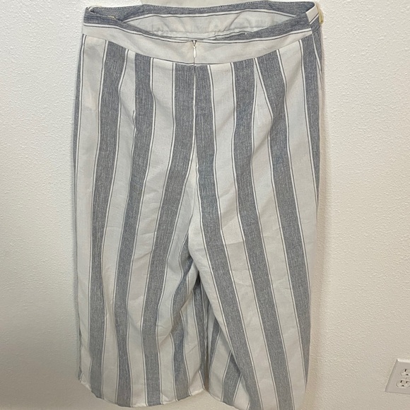 L'ATISTE Gray and White Striped Jumpsuit Size M - Picture 10 of 16